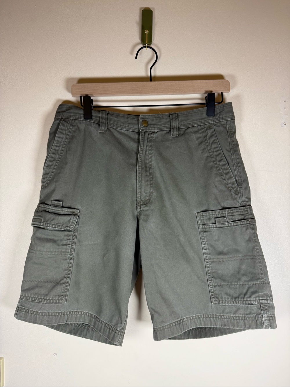 Columbia Men’s Olive Cargo Shorts Size 32 Cotton Outdoor Hiking Utility